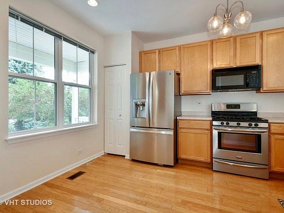 3rd image of 3002 Langston Cir