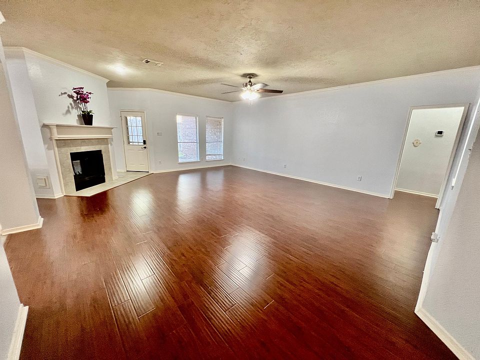 1st image of 15522 Oxenford Dr