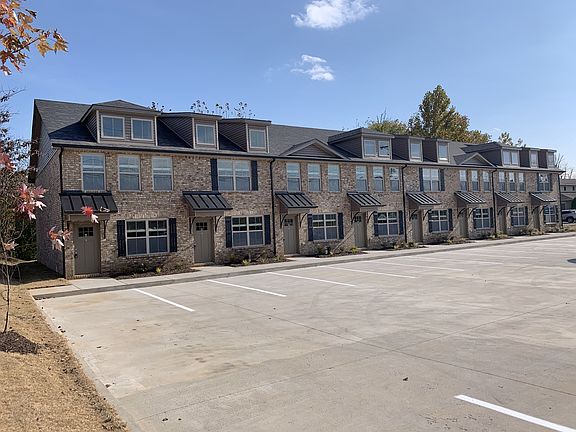 2nd image of 325 Landrum Pl