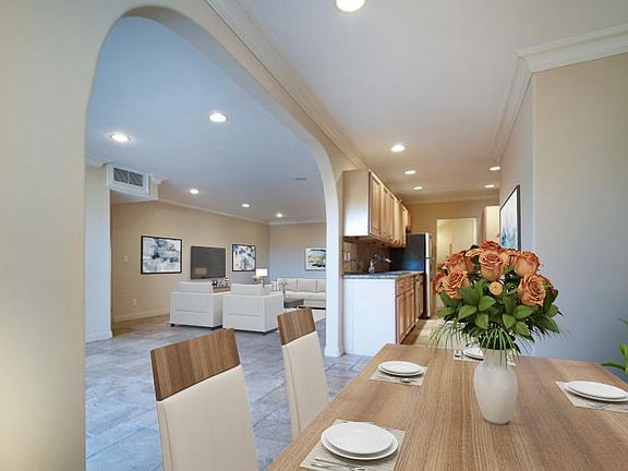3rd image of 423 S Rexford Dr Unit 201