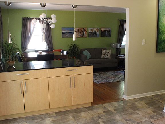 Kitchen Island/living room