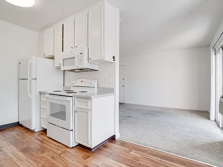 River Trail Apartments — Photo 14