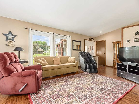 3rd image of 1080 Blois Dr