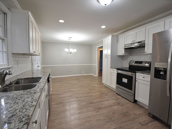 5th image of 423 Willow Ct SE