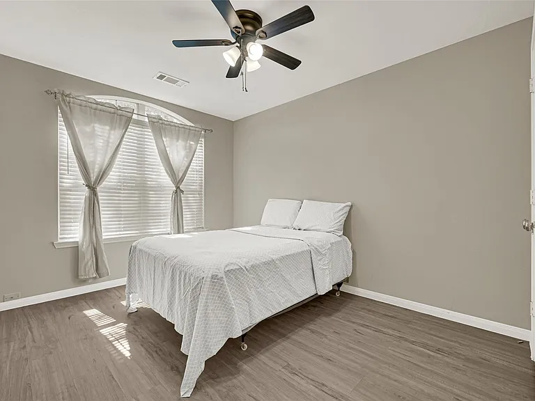 8123 Solara Bnd — Photo 21