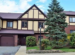 16 Rainbow Pond Dr APT B1, Walpole, MA 02081