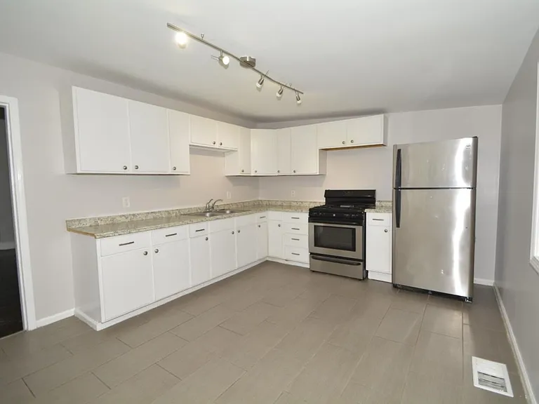 4582 Eastern Ave — Photo 2