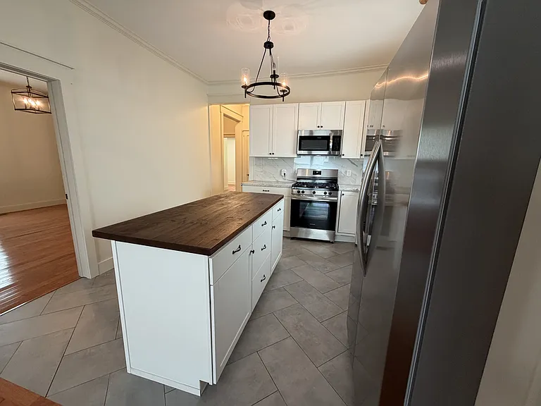710 Carson St — Photo 5