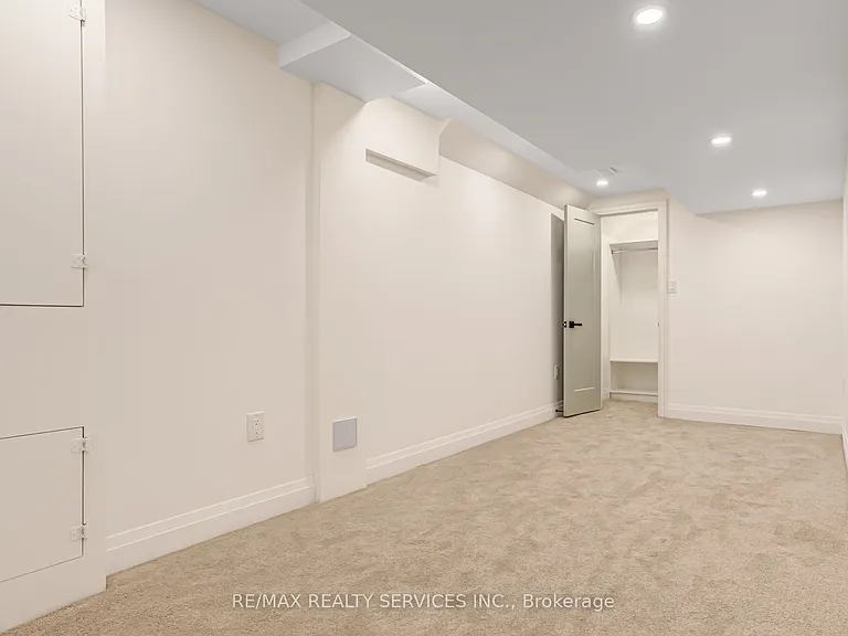 5133 Cherryhill Cres — Photo 30