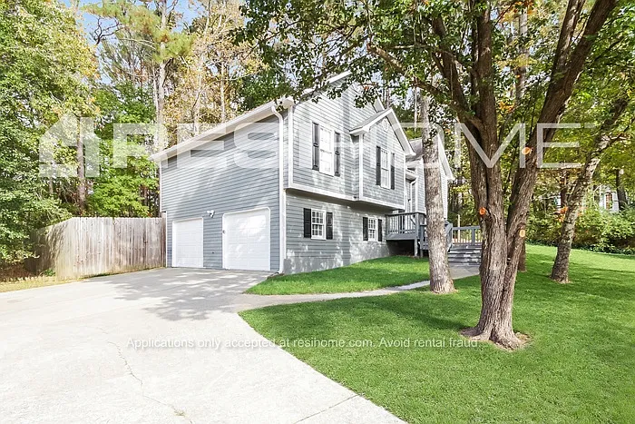 4 bed, 2.0 bath, 1868 sqft, $2,100 — Photo 2