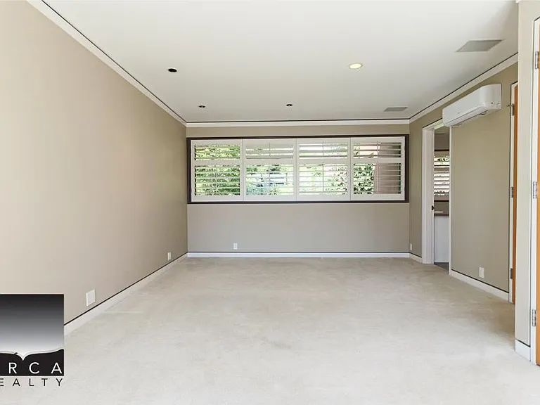 687 Beachview Dr — Photo 32