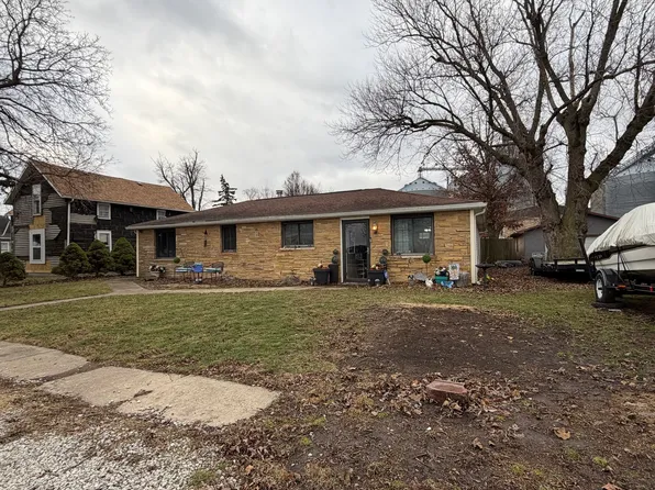 707 N Church St, Thomasboro, IL 61878