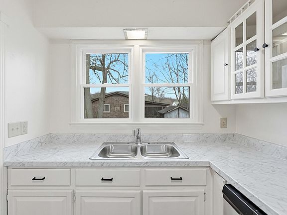 4th image of 436 Church St