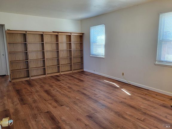 4th image of 780 Rosewood Avenue