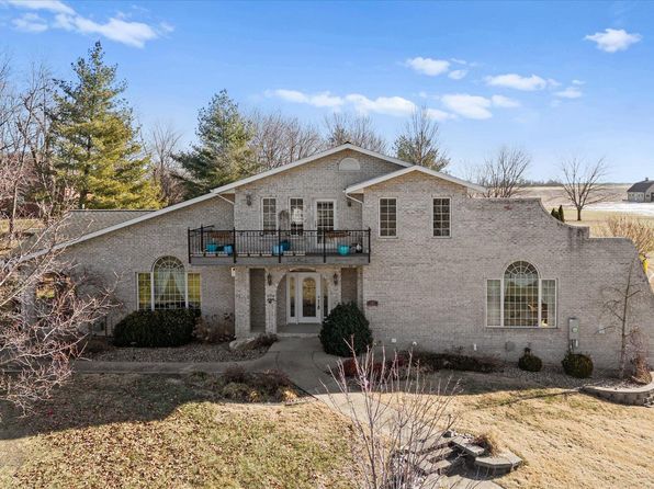 882 Edward St, Saint Libory, IL 62282