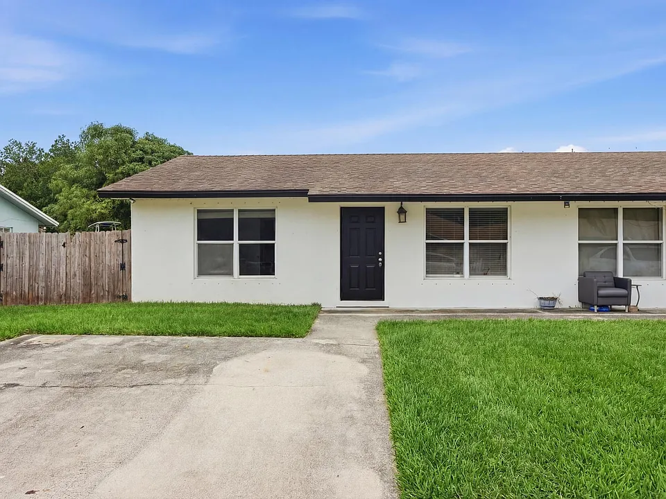 3847 E Roan Ct