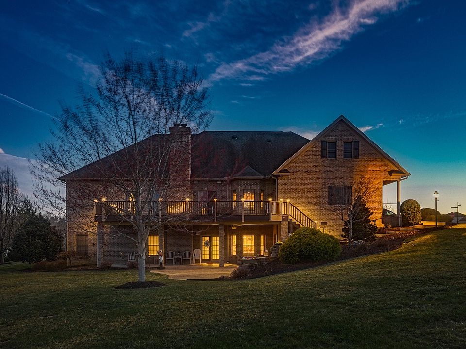 1st image of 12 Heritage Dr