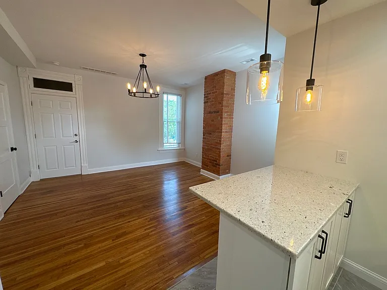 Worthington St 1445 HHR — Photo 13