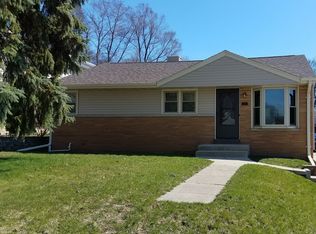 242 N 114th St, Wauwatosa, WI 53226