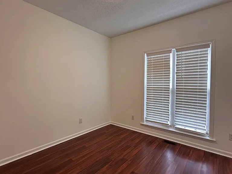 4400 Moss Spring Dr — Photo 11