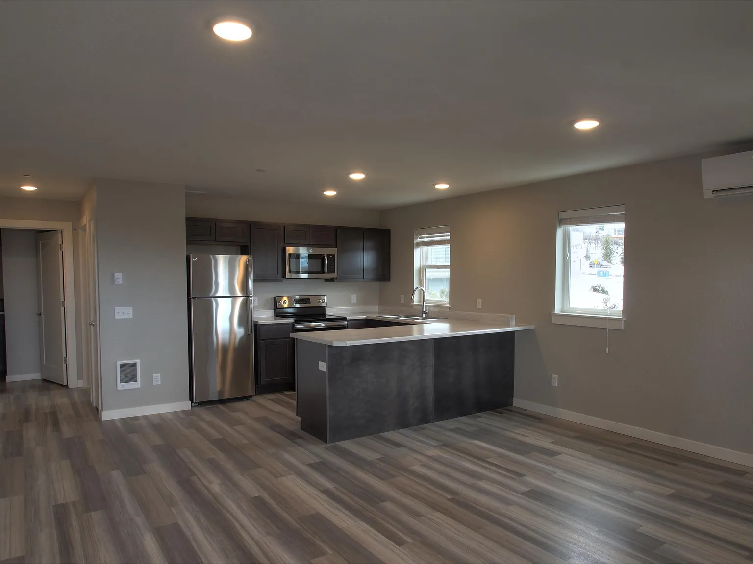 830 Crestmont Way — Photo 2