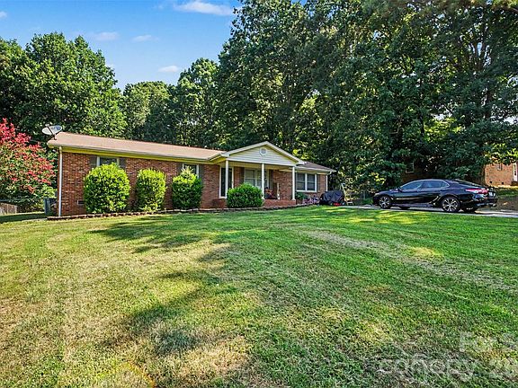 3rd image of 124 Riley Rd