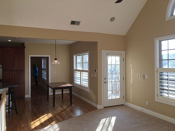 5th image of 220 Twin Pines Ln