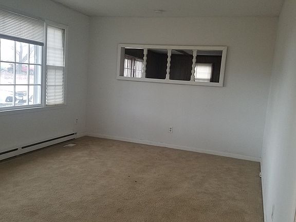 3rd image of 404 Rogers St