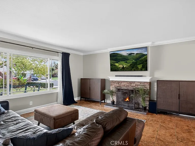 2730 S Poplar St — Photo 3