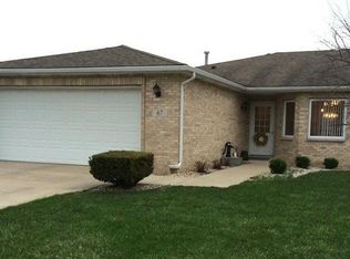 67 Laura Ln, Hobart, IN 46342