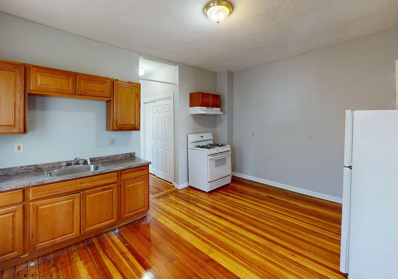 52 Sumner Street — Photo 2