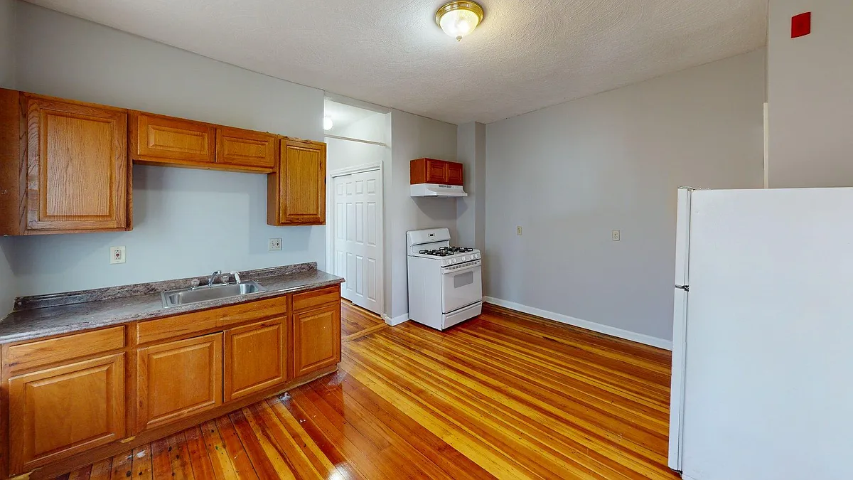 Building Photo - 52 Sumner St #1