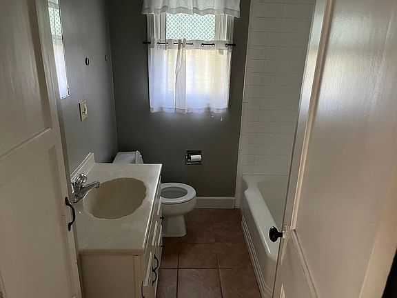 5th image of 633 Oakmont Dr