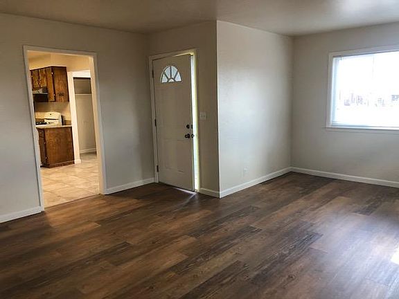 Enter to the family room with partial view of the kitchen