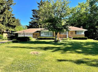 23W606 Maple Ave, Roselle, IL 60172