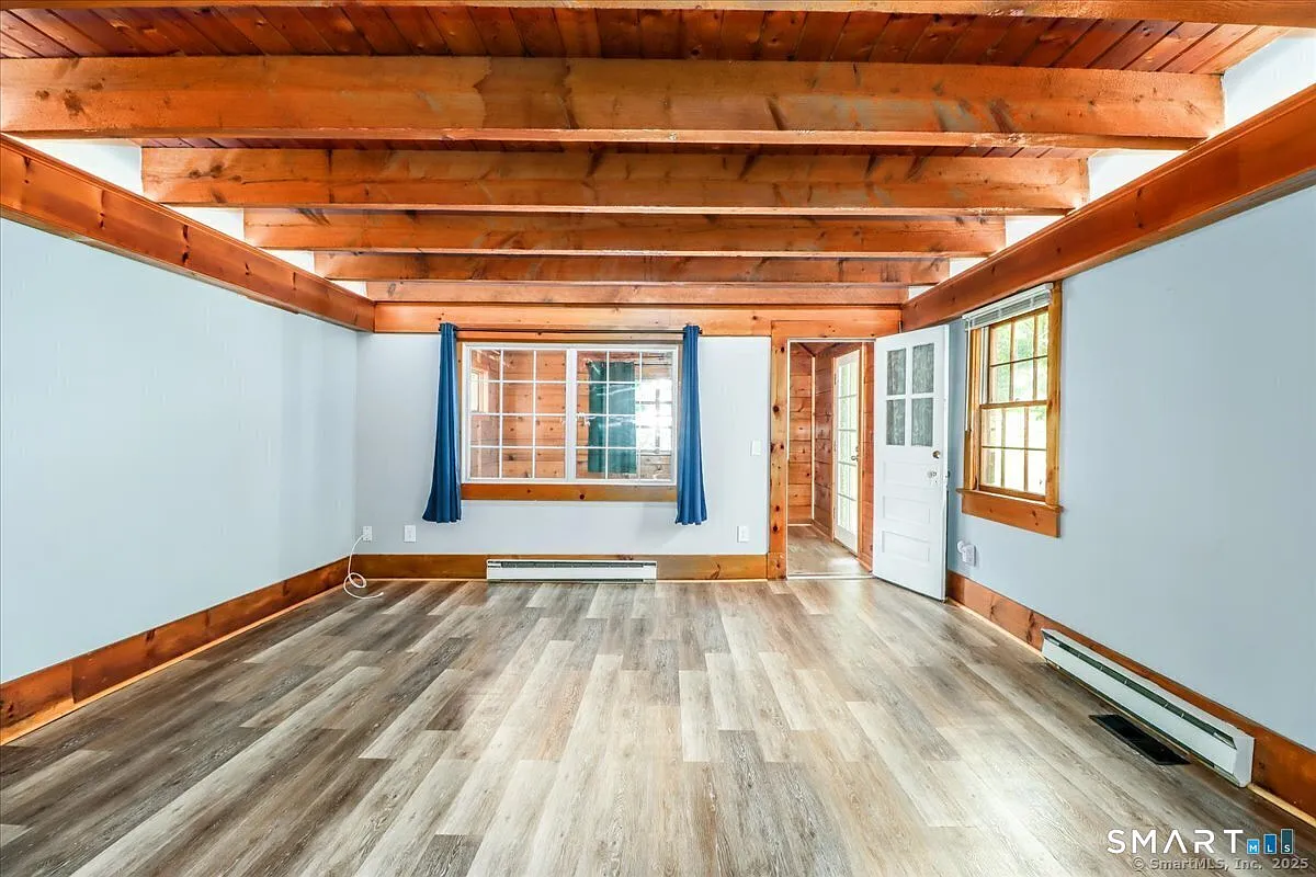 3 bed, 1.0 bath, 1650 sqft, $2,400 — Photo 4