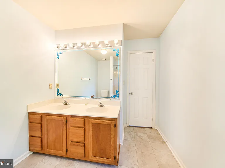 8508 Silverdale Rd — Photo 37