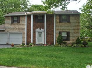 38 Woodbine St, Coram, NY 11727