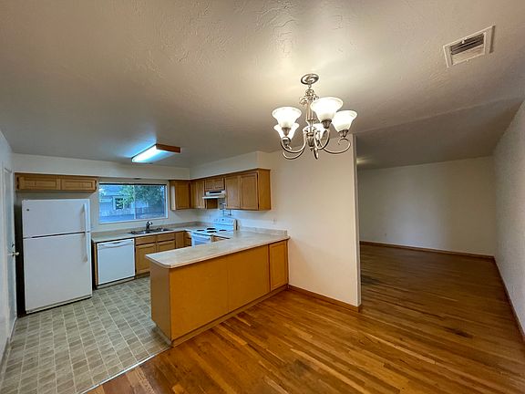 3rd image of 2109 11th St