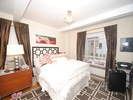 Rented by Buchbinder & Warren | media 4