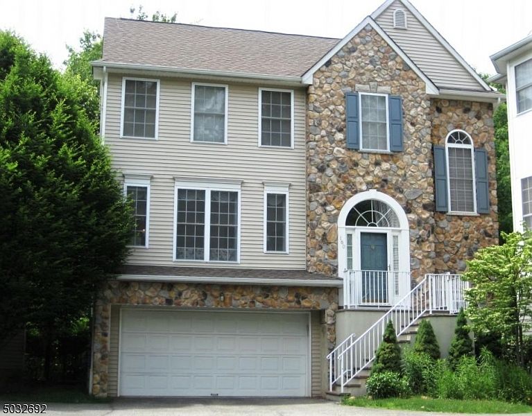 2nd image of 160 Arrowgate Dr