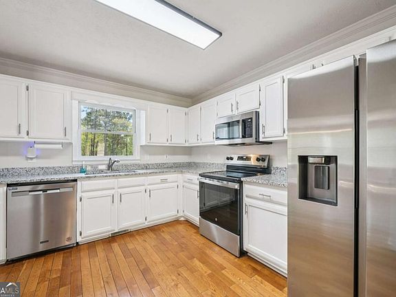 3rd image of 2111 S River Rd SW