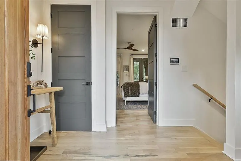 3 bed, 2.5 bath, 1950 sqft, $5,900 — Photo 4