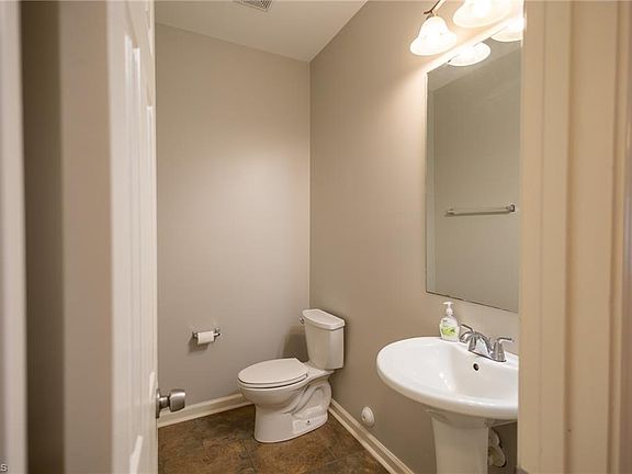 4th image of 826 Central Park Ave