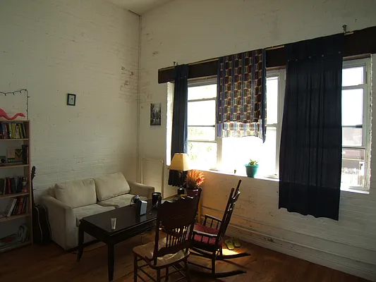 Rented by Joel Weisz, LREB | media 2