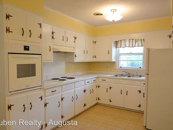 4th image of 115 Thomas Dr