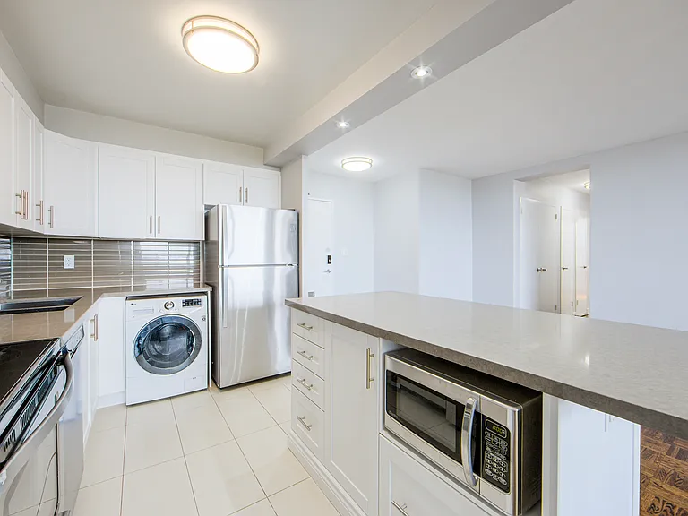 40 High Park Ave — Photo 11