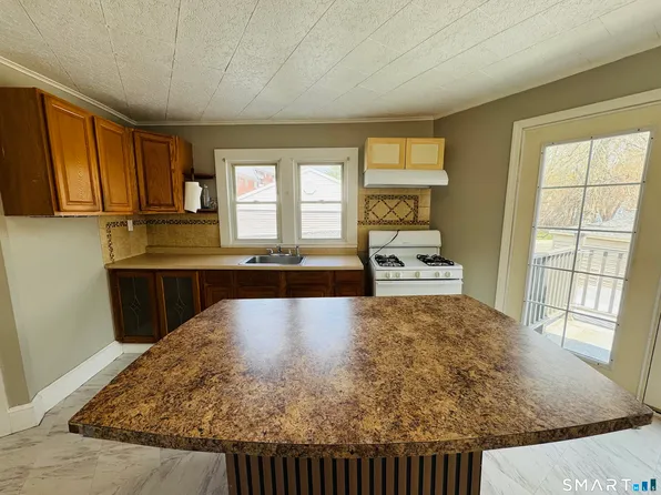 260 Bunker Ave #2, Meriden, CT 06450