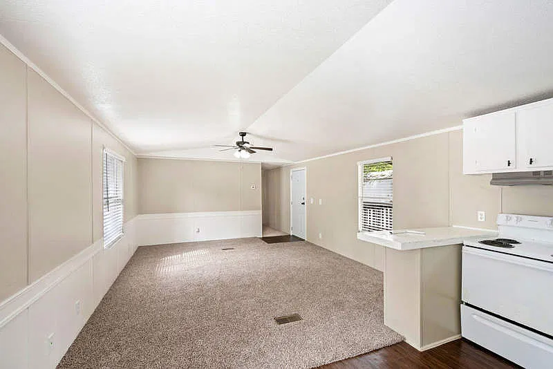 3 bed, 2.0 bath, 1216 sqft, $1,399 — Photo 4