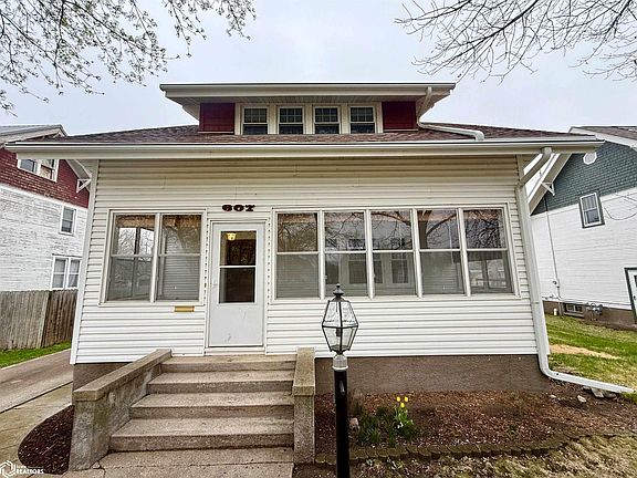 3rd image of 607 N Locust St